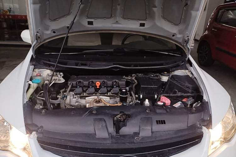 Used CIIMO 2015 1.8L Automatic Comfort Edition Engine Bay