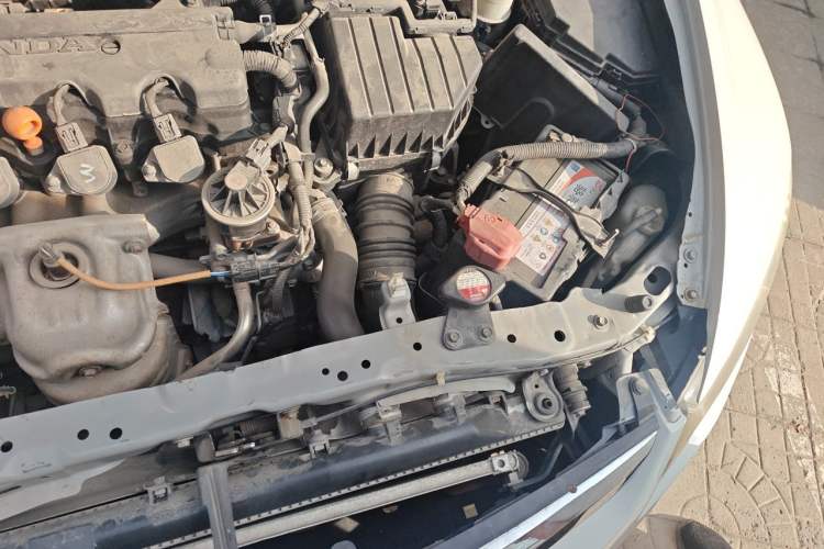 Used CIIMO 2015 1.8L Automatic Comfort Edition Engine Bay Left