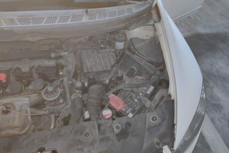 Used CIIMO 2015 1.8L Automatic Comfort Edition Engine Bay Left