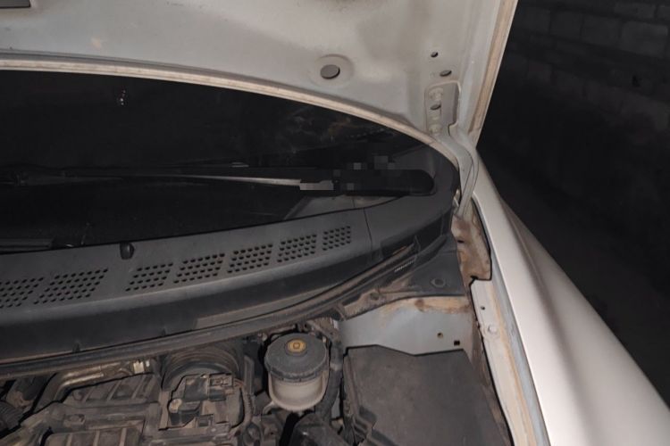 Used CIIMO 2015 1.8L Automatic Comfort Edition Engine Bay Left