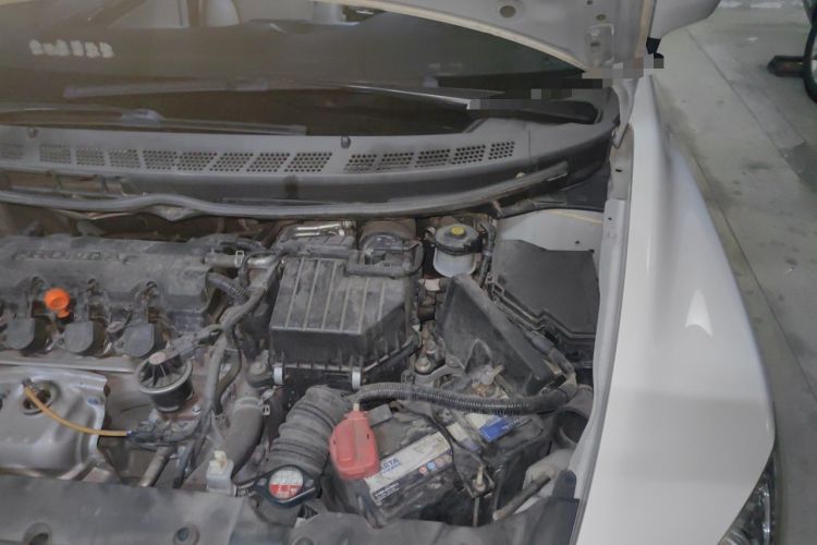 Used CIIMO 2015 1.8L Automatic Luxury Edition Engine Bay Left
