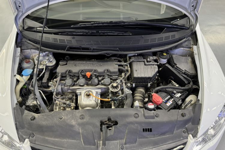 Used CIIMO 2015 1.8L Automatic Comfort Edition Engine Bay