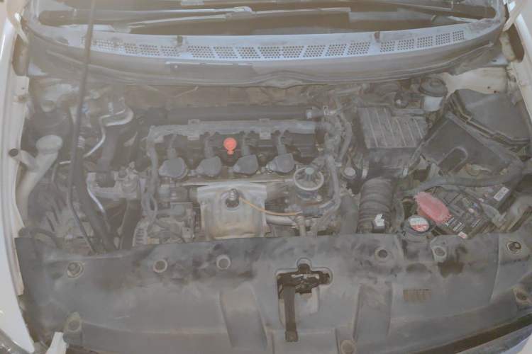 Used CIIMO 2015 1.8L Automatic Comfort Edition Engine Bay