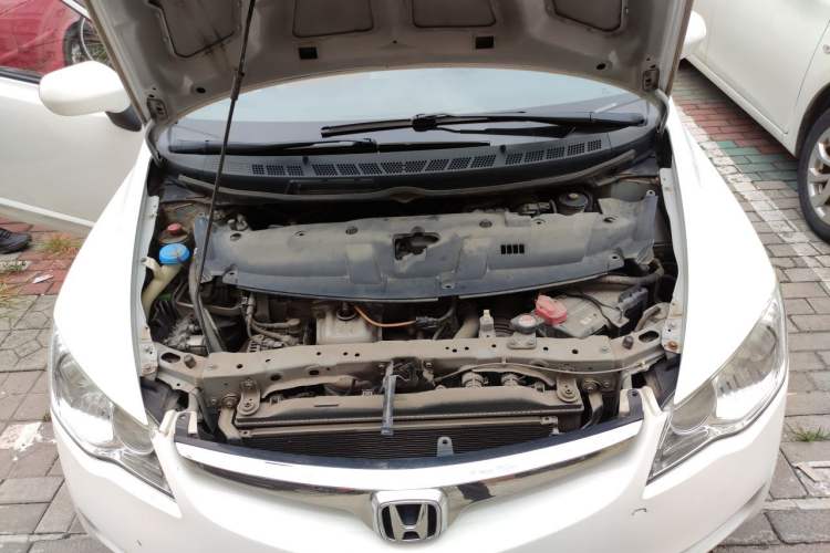 Used CIIMO 2015 1.8L Automatic Comfort Edition Engine Bay