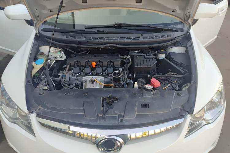 Used CIIMO 2015 1.8L Automatic Luxury Edition Engine Bay