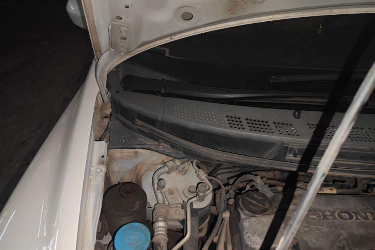 Used CIIMO 2015 1.8L Automatic Comfort Edition Engine Bay Right