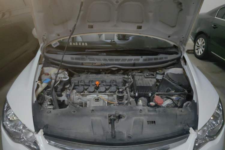 Used CIIMO 2015 1.8L Automatic Luxury Edition Engine Bay