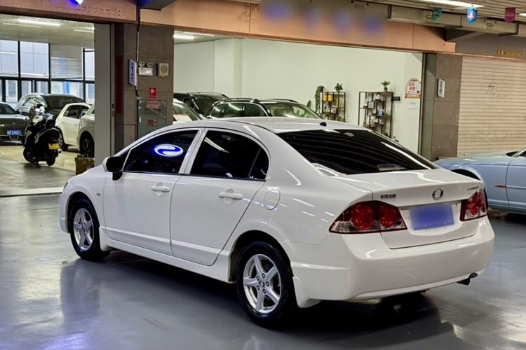 Used CIIMO 2015 1.8L Automatic Comfort Edition Exterior 2