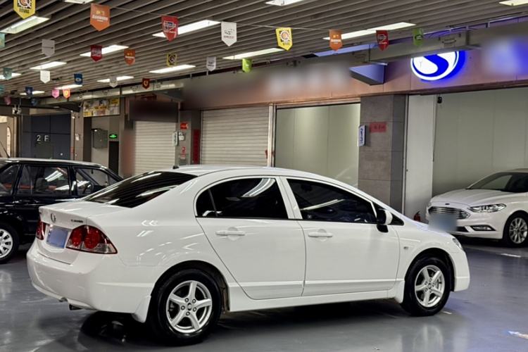 Used CIIMO 2015 1.8L Automatic Comfort Edition Exterior 3