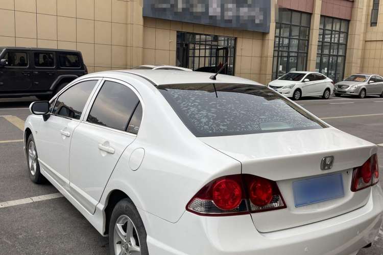 Used CIIMO 2015 1.8L Automatic Comfort Edition Exterior 3