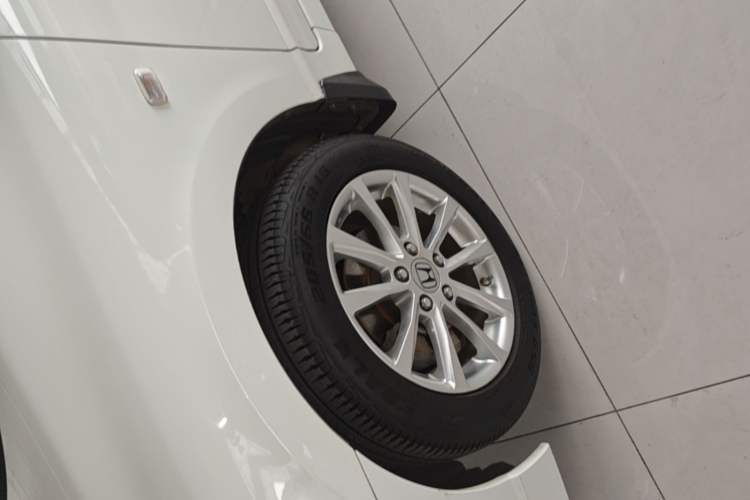 Used CIIMO 2015 1.8L Automatic Comfort Edition Exterior 4