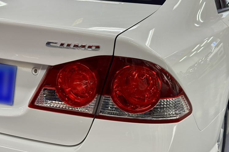 Used CIIMO 2015 1.8L Automatic Comfort Edition Exterior 4