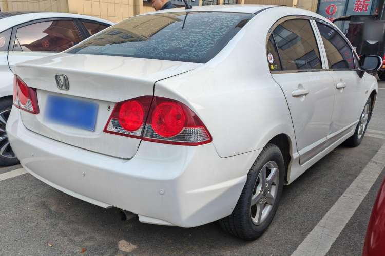 Used CIIMO 2015 1.8L Automatic Comfort Edition Exterior 4