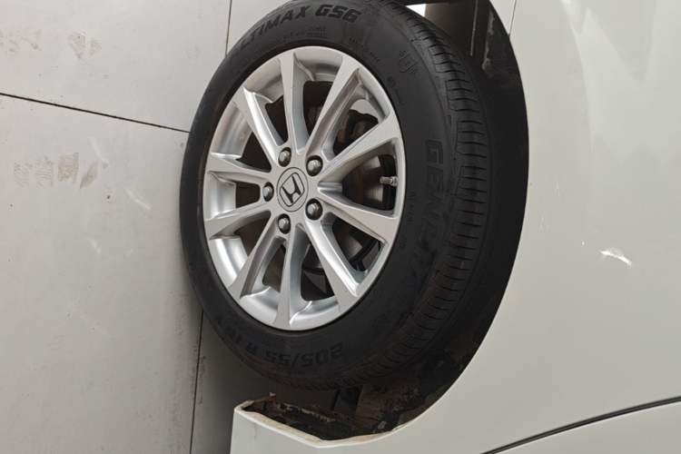 Used CIIMO 2015 1.8L Automatic Comfort Edition Exterior 5