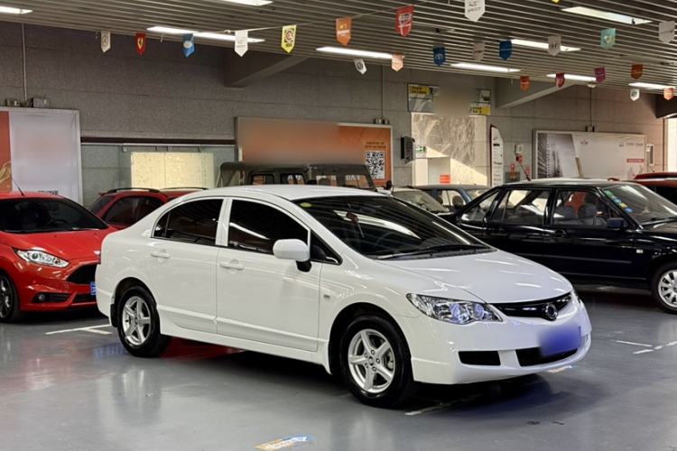 Used CIIMO 2015 1.8L Automatic Comfort Edition Exterior 5