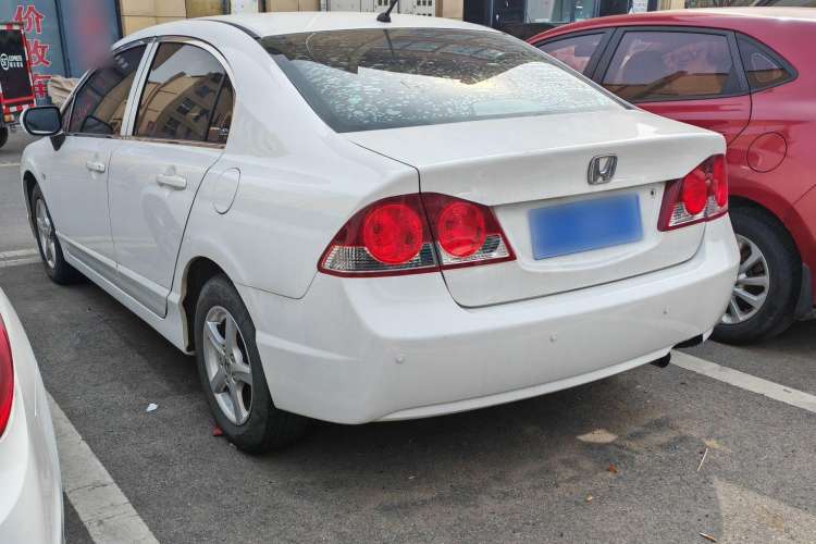 Used CIIMO 2015 1.8L Automatic Comfort Edition Exterior 5