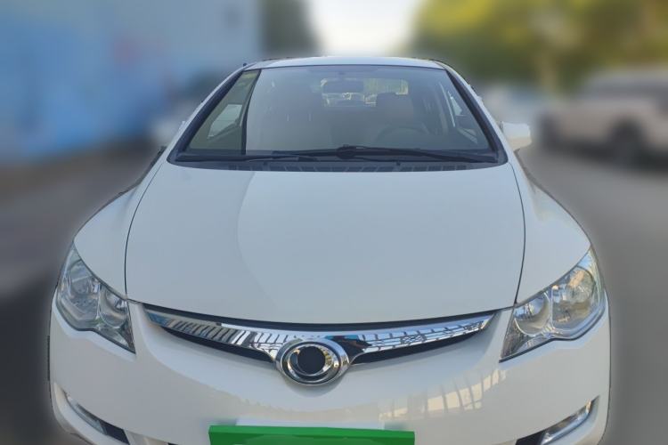 Used CIIMO 2015 1.8L Automatic Luxury Edition Front