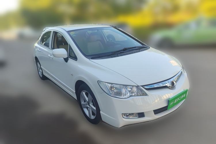 Used CIIMO 2015 1.8L Automatic Luxury Edition Front Right 45 Deg