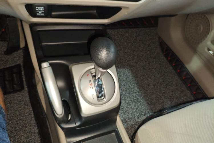 Used CIIMO 2015 1.8L Automatic Comfort Edition Gear Lever