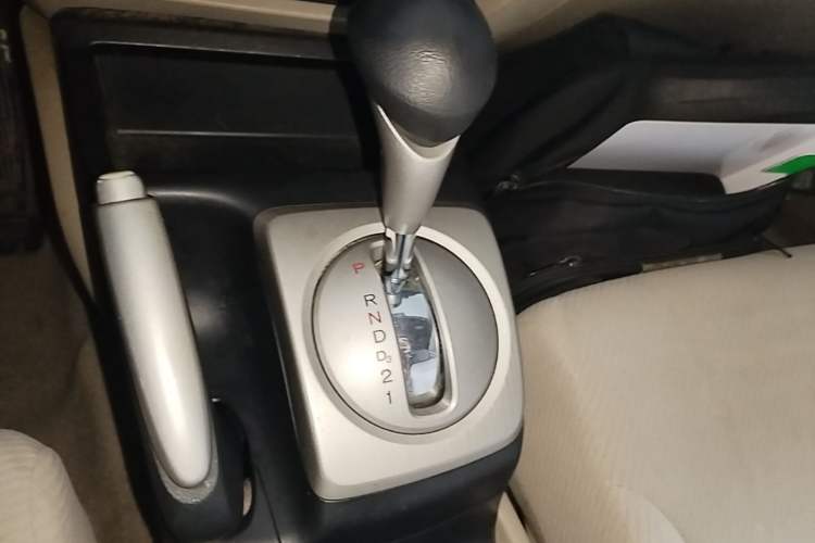 Used CIIMO 2015 1.8L Automatic Comfort Edition Gear Lever