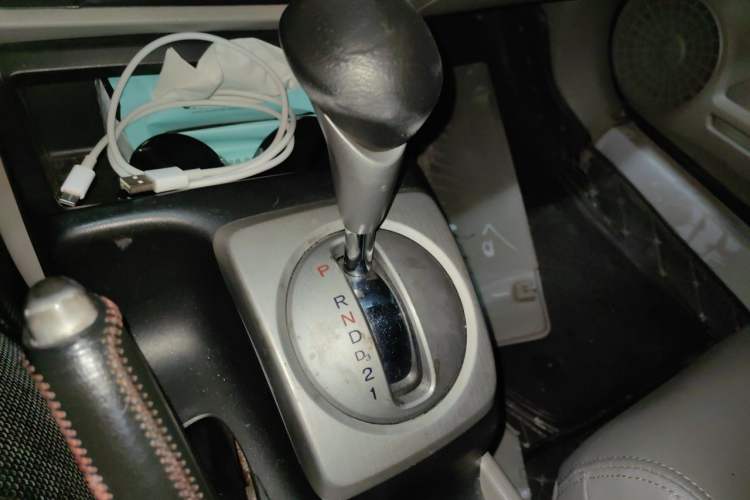 Used CIIMO 2015 1.8L Automatic Comfort Edition Gear Lever