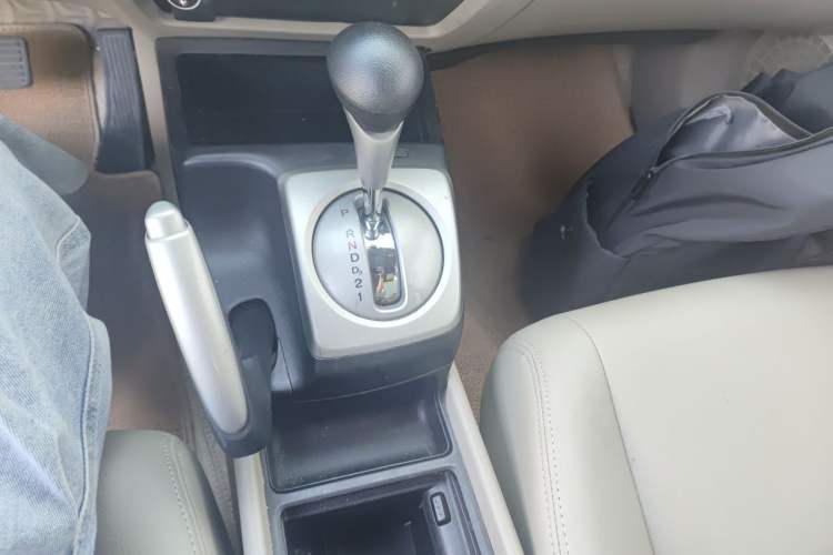 Used CIIMO 2015 1.8L Automatic Luxury Edition Gear Lever