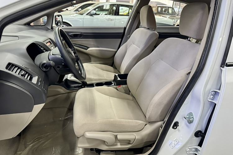 Used CIIMO 2015 1.8L Automatic Comfort Edition Interior 2