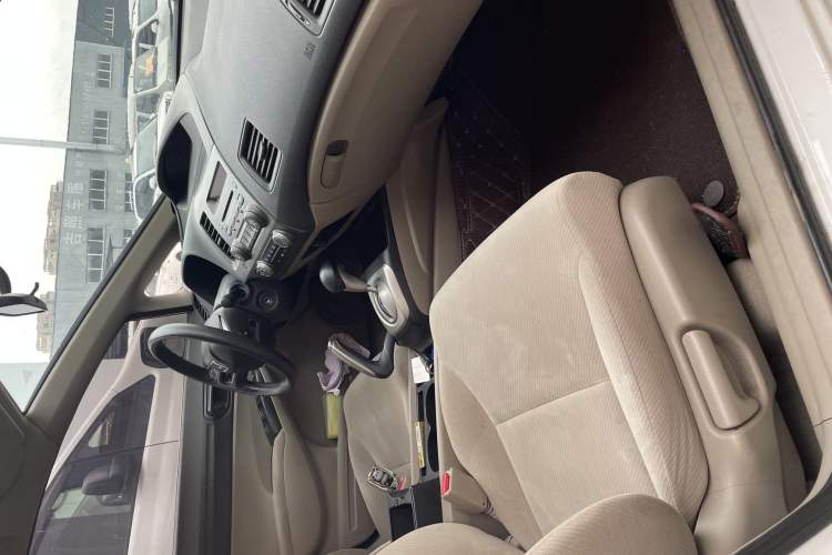 Used CIIMO 2015 1.8L Automatic Comfort Edition Interior 2