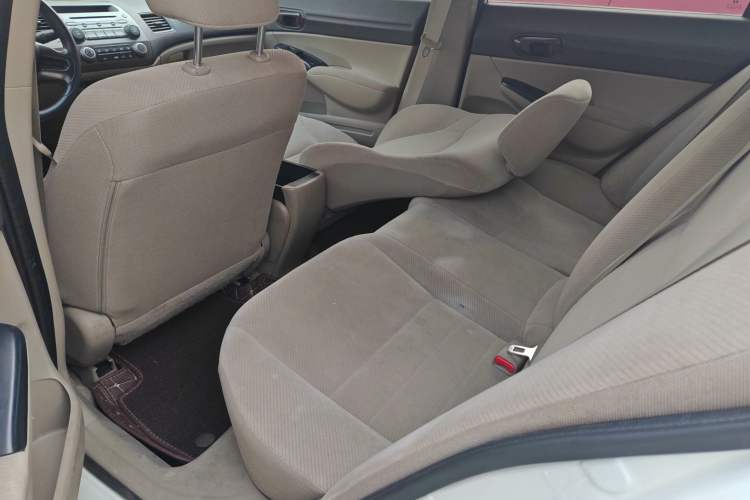 Used CIIMO 2015 1.8L Automatic Comfort Edition Interior 3