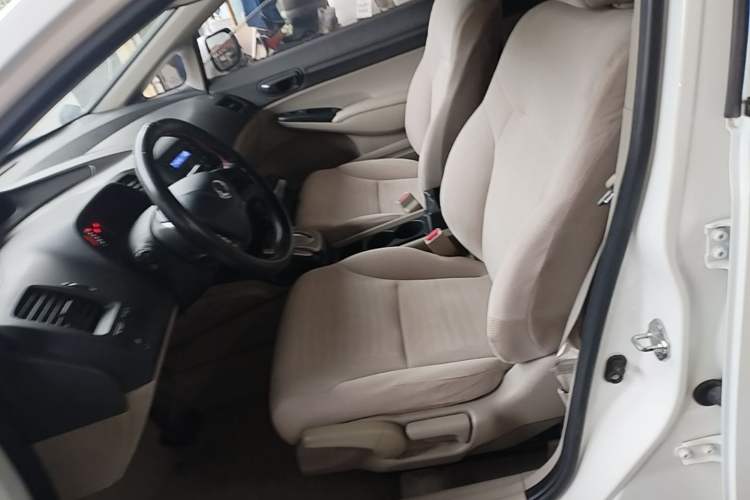 Used CIIMO 2015 1.8L Automatic Comfort Edition Left Front Seat
