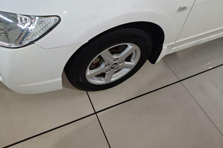 Used CIIMO 2015 1.8L Automatic Comfort Edition Left Front Wheel Hub