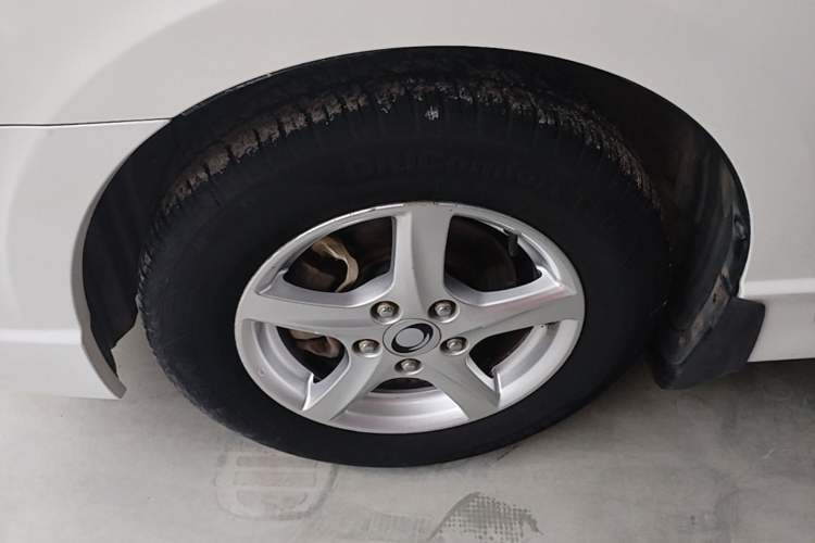 Used CIIMO 2015 1.8L Automatic Comfort Edition Left Front Wheel Hub