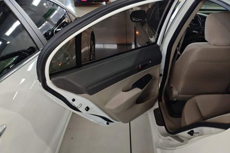 Used CIIMO 2015 1.8L Automatic Comfort Edition Left Rear Door Interior
