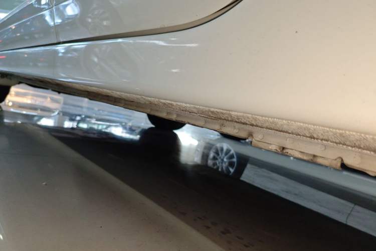 Used CIIMO 2015 1.8L Automatic Comfort Edition Left Side Sill