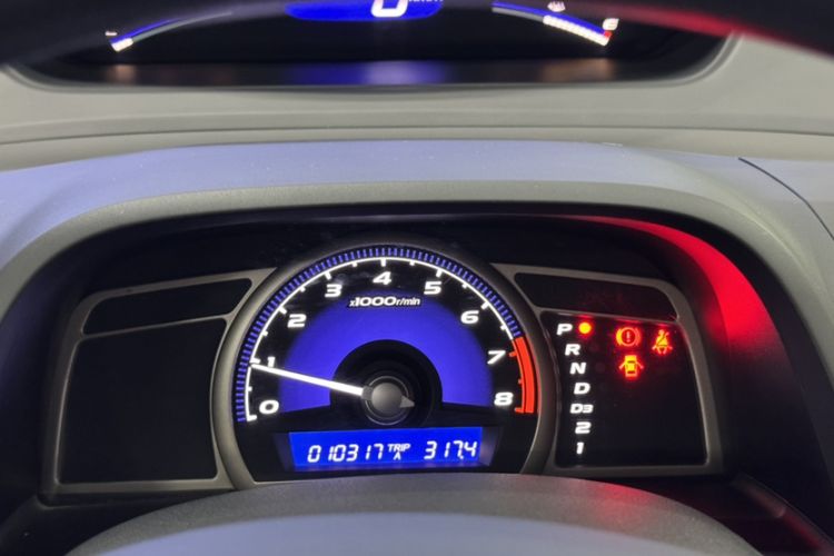 Used CIIMO 2015 1.8L Automatic Comfort Edition Odometer Close Up