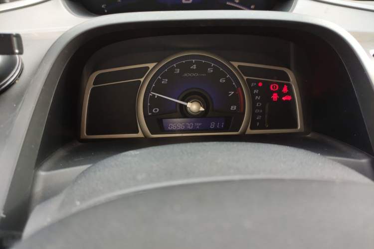 Used CIIMO 2015 1.8L Automatic Comfort Edition Odometer Close Up