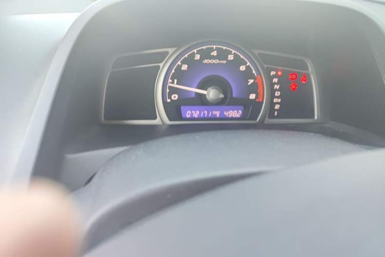 Used CIIMO 2015 1.8L Automatic Luxury Edition Odometer Close Up