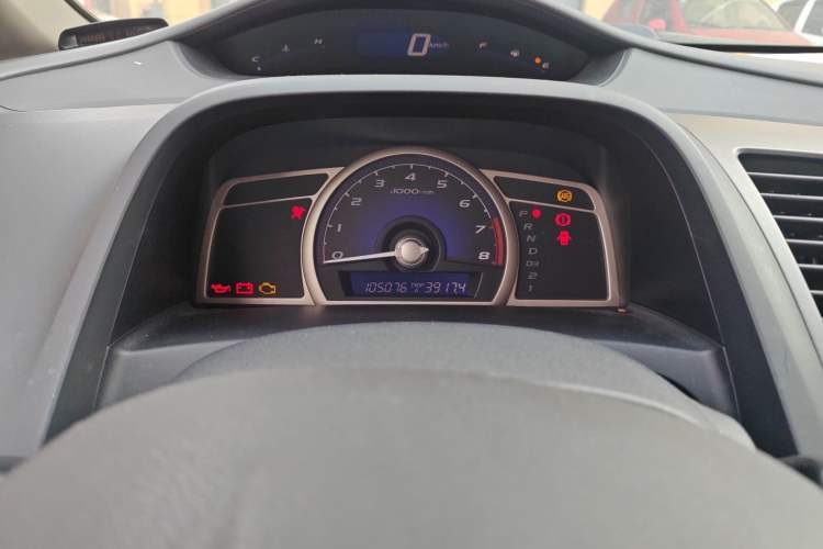 Used CIIMO 2015 1.8L Automatic Comfort Edition Odometer Close Up