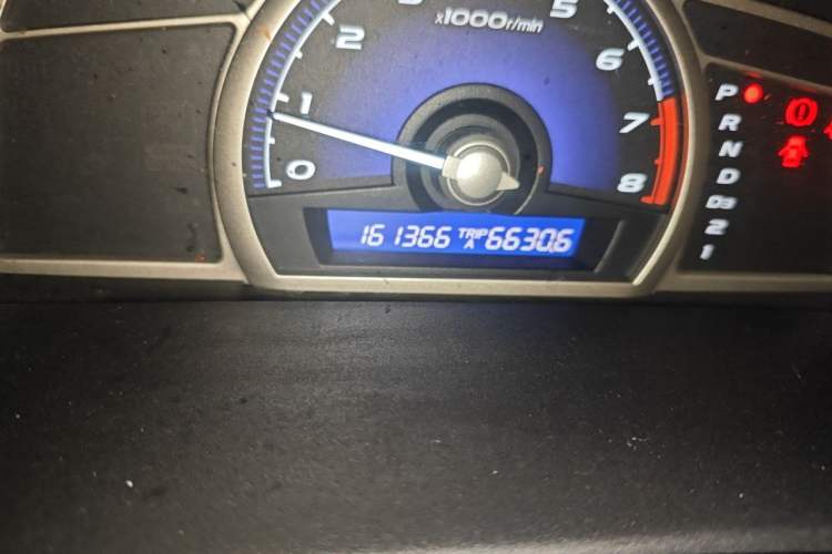 Used CIIMO 2015 1.8L Automatic Comfort Edition Odometer Close Up