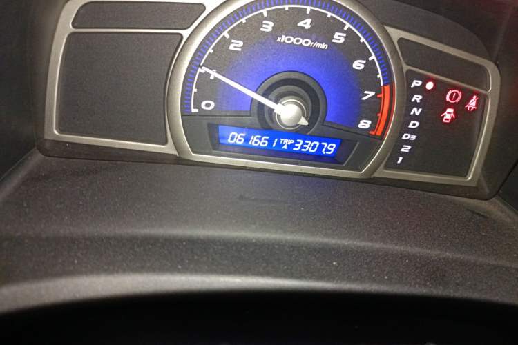 Used CIIMO 2015 1.8L Automatic Comfort Edition Odometer Close Up