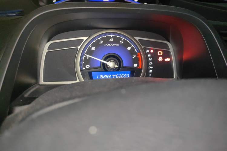 Used CIIMO 2015 1.8L Automatic Luxury Edition Odometer Close Up