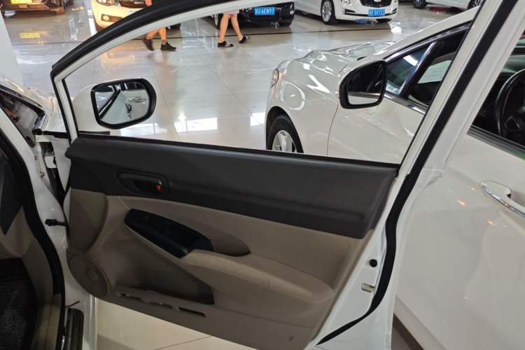 Used CIIMO 2015 1.8L Automatic Comfort Edition Right Front Door Interior