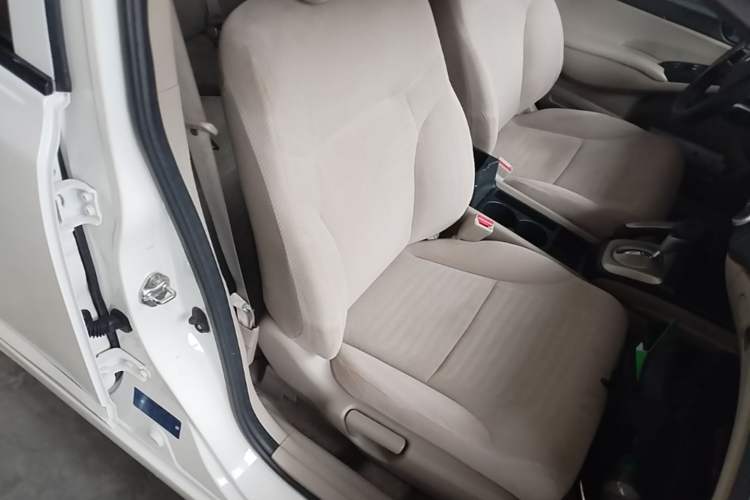 Used CIIMO 2015 1.8L Automatic Comfort Edition Right Front Seat
