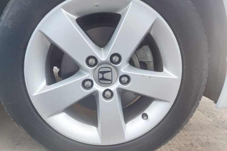 Used CIIMO 2015 1.8L Automatic Luxury Edition Right Front Wheel Hub