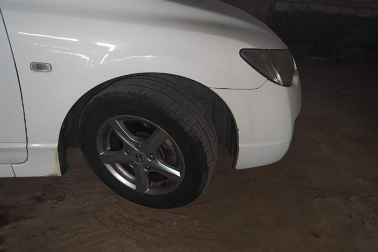 Used CIIMO 2015 1.8L Automatic Comfort Edition Right Front Wheel Hub