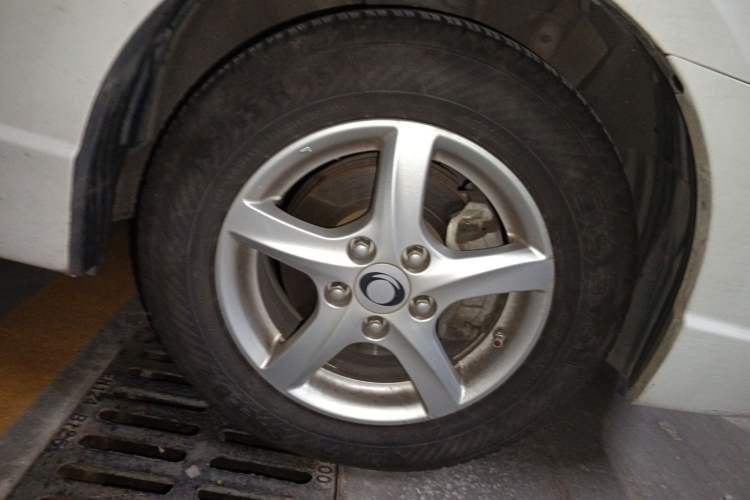 Used CIIMO 2015 1.8L Automatic Comfort Edition Right Front Wheel Hub