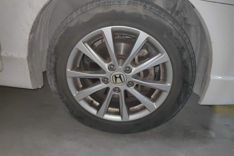 Used CIIMO 2015 1.8L Automatic Luxury Edition Right Front Wheel Hub