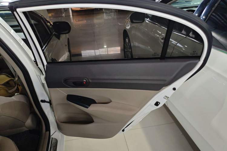Used CIIMO 2015 1.8L Automatic Comfort Edition Right Rear Door Interior