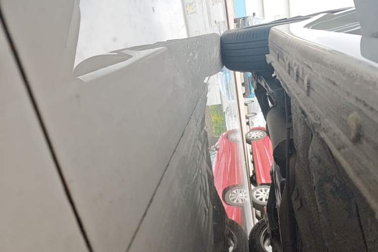 Used CIIMO 2015 1.8L Automatic Comfort Edition Right Side Sill