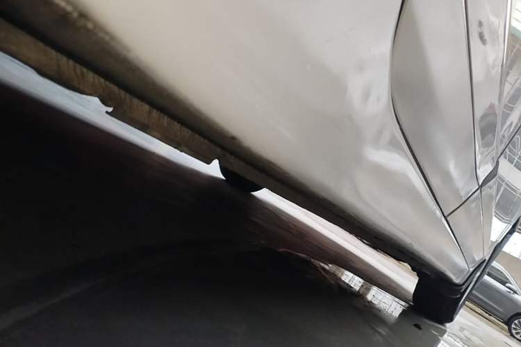 Used CIIMO 2015 1.8L Automatic Comfort Edition Right Side Sill